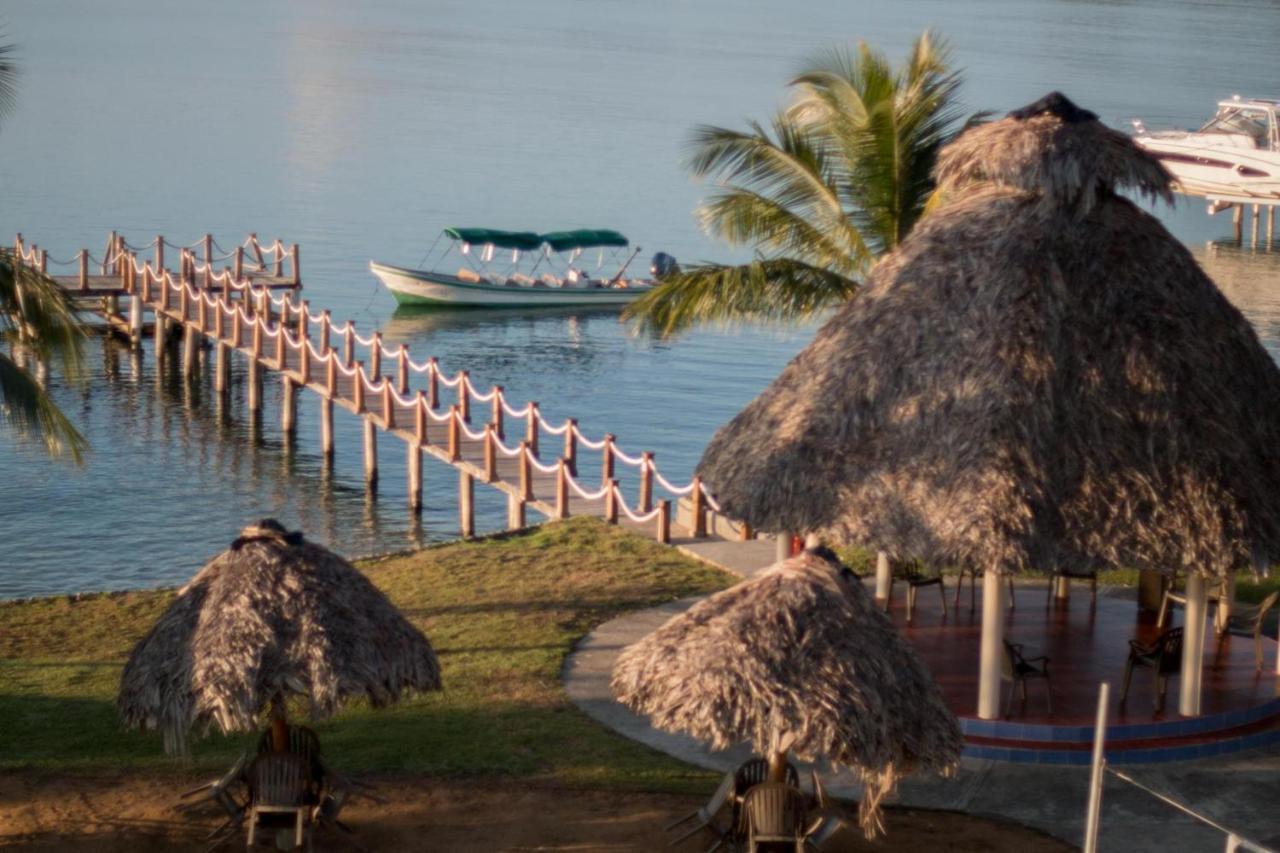 Playa Tortuga Hotel And Beach Resort Bocas del Toro Eksteriør bilde